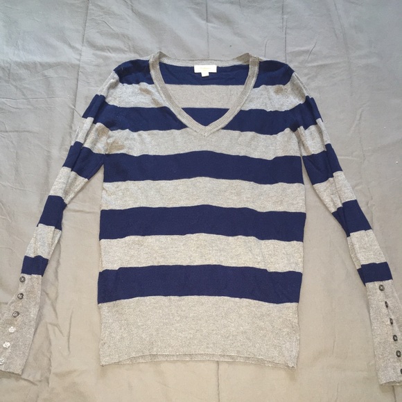 Sweaters - Picture 4 of 8